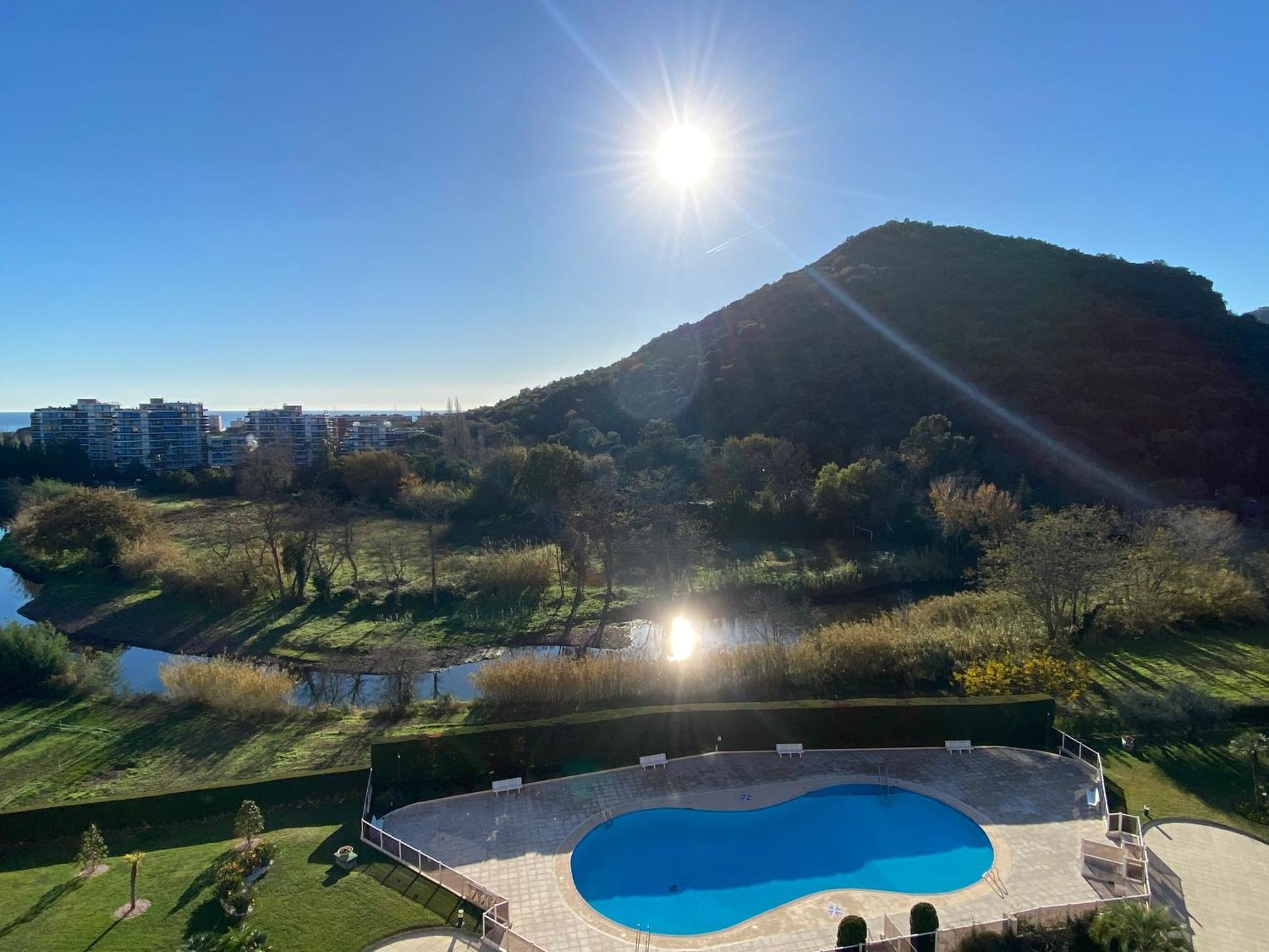 Appartement Luxe Vue Mer Et Collines Avec Piscine Mandelieu La Napoule Luaran gambar